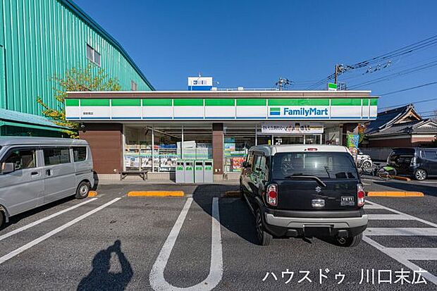 ファミリーマート 領家橋店 24時間営業。淹れたてコーヒーやATM等、便利なサービスが揃い毎日を支えます。夜間も明るい店舗が身近にある安心感は大きな魅力。利便性と安全性を両立した、日々の暮らしに欠か…