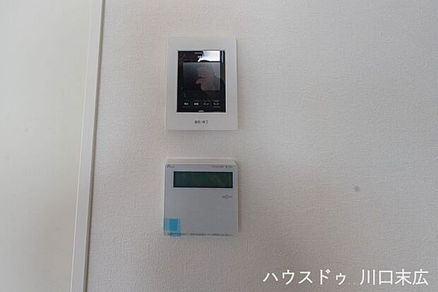 来訪者の顔を確認できるモニター付きインターホンを採用。防犯性を高め、家族の安全で安心な暮らしをサポートします。