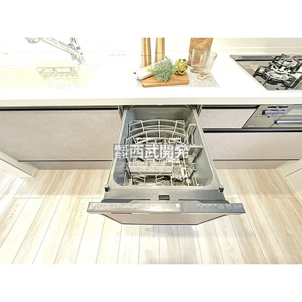 家具・小物等は価格に含まれません。