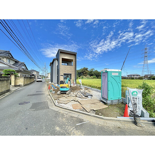 【駐車場・前面道路】9月22日撮影