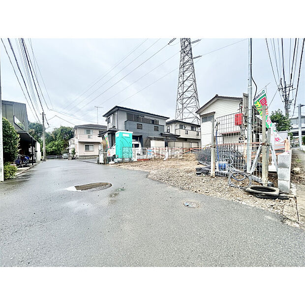 前面道路含む外観写真(9月7日撮影)