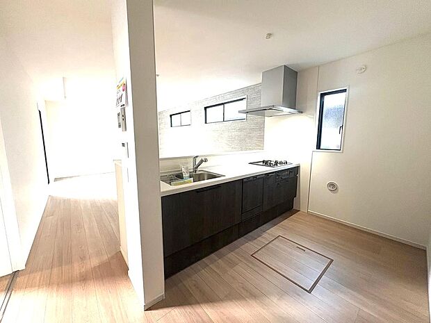 家族と会話が弾む対面式キッチン。ご家族一緒にお料理はいかがですか?