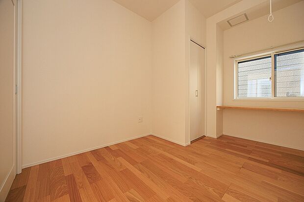 リビングとは別に静かな時間を楽しめる部屋