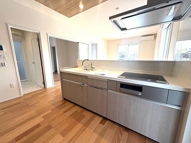 使い勝手のいいカウンター式はもはやキッチンの主流