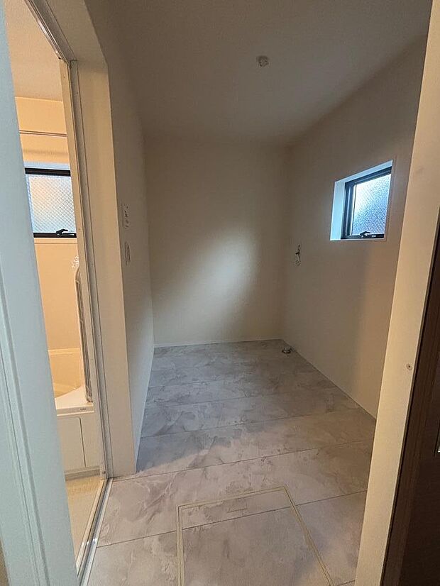 ランドリールーム。充分な広さがあります。