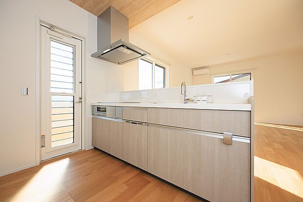 フラットなプレートで掃除が楽ちんなIHクッキングヒーター