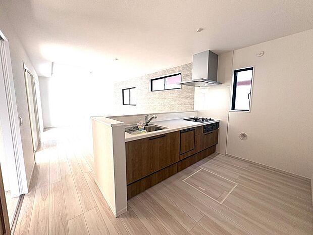 家族と会話が弾む対面式キッチン。ご家族一緒にお料理はいかがですか?