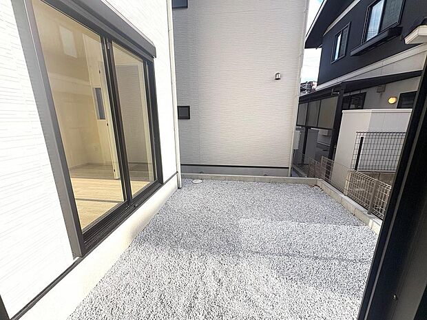 リビング横のお庭。