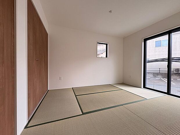 落ち着く和室。ごろんと横になれるお部屋です。