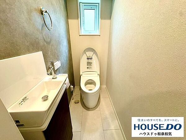 手洗い場が別に付いています換気良好、お掃除にも便利でトイレを清潔に保つことができます