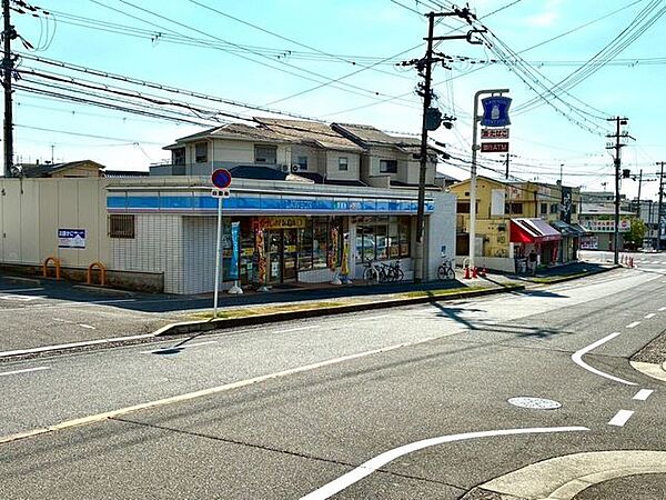 ローソン鶴山台店 1430m