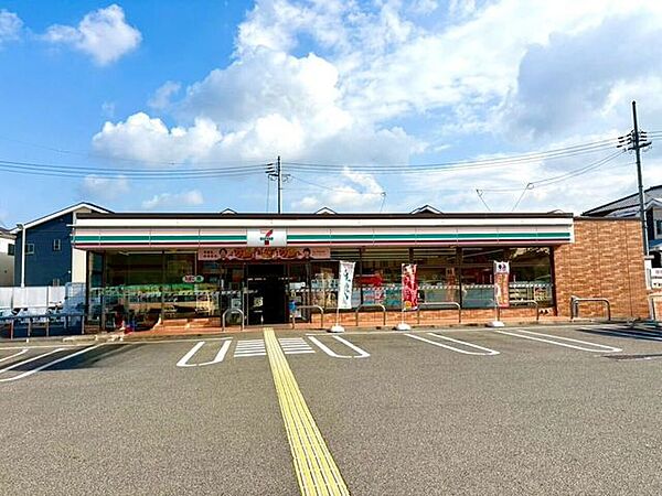 セブンイレブン堺草部店 730m