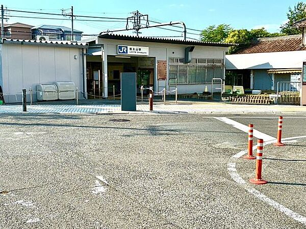 信太山駅 2830m