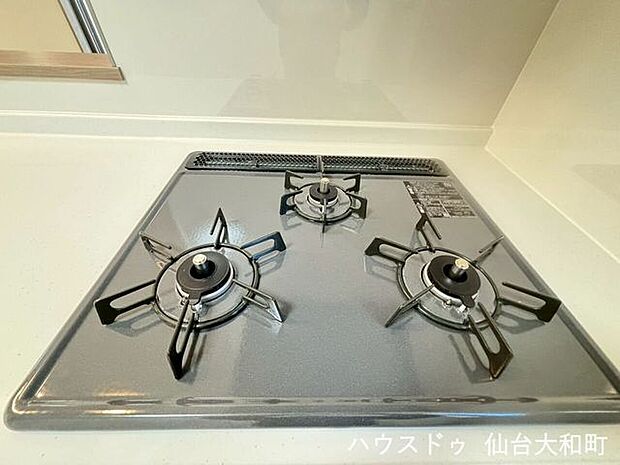 複数の料理を一度に進められる便利な3口コンロ