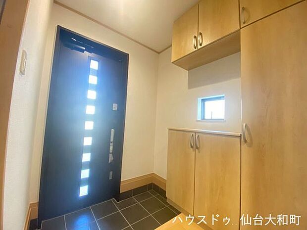 【玄関】家族の『いってきます』『おかえりなさい』の元気な声がひびく空間♪