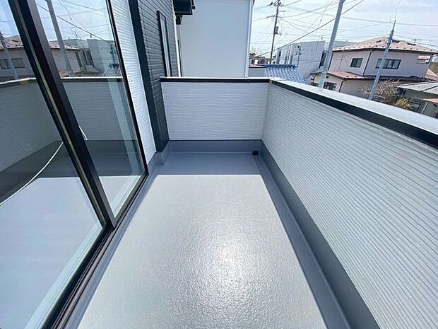 陽当たりの良いバルコニーです