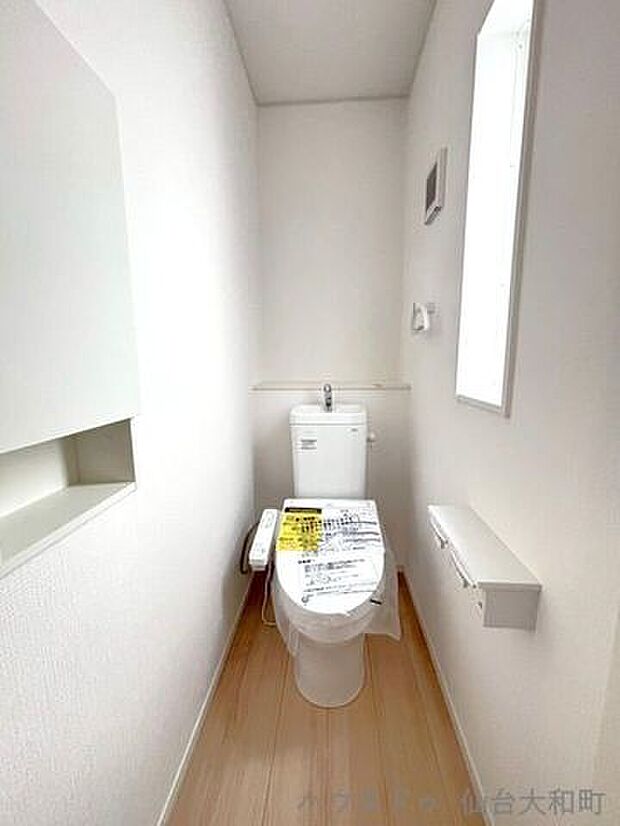 窓を設けたトイレは、通風・採光に配慮した快適な空間です