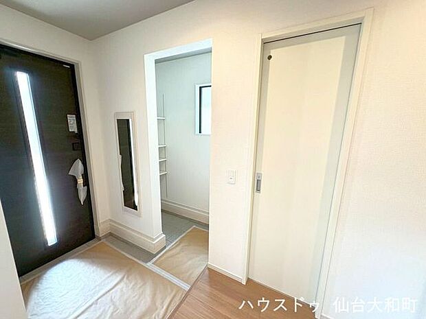 玄関には便利なシューズインクローク付きです♪