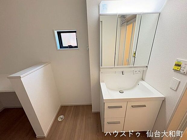 鏡裏収納付き洗面台