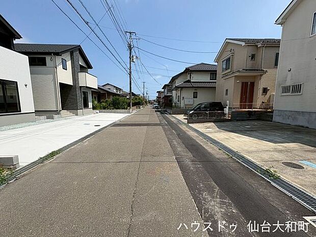 前面道路含む現地写真 *お車の出し入れもしやすい約5.9mの前面道路