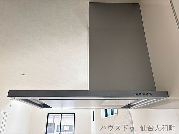 デザイン性とお手入れのしやすさを兼ね備え薄型レンジフード