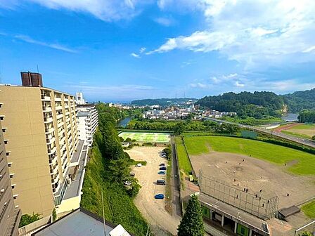 高層階ならではの開放的な眺望を楽しめます♪