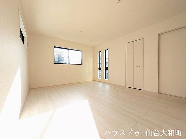 【リビングダイニング】2階リビングは外からの視線が気になりにくいのが◎