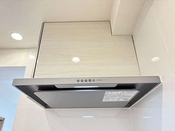 フラットタイプのレンジフードは、吸引力も強くお手入れのしやすさが人気です+＊