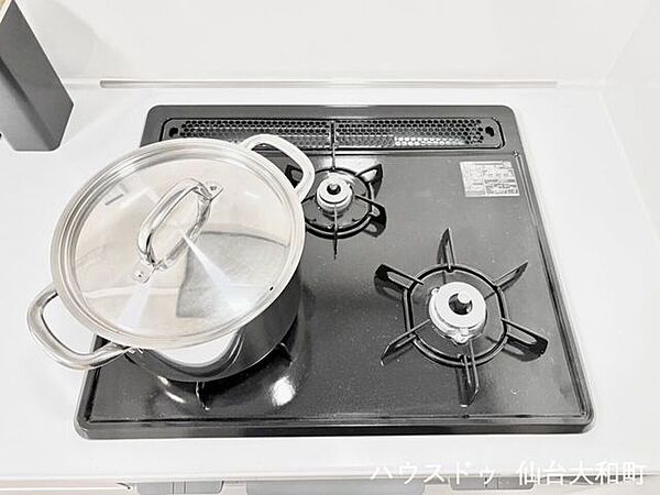 効率よく同時に調理ができる3口コンロ
