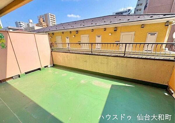 日当たり・通風良好な広々ルーフバルコニー付き！