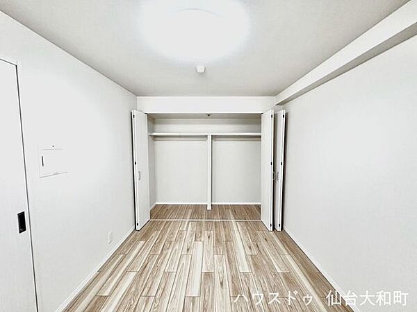 各居室に収納があるので、お部屋を広く使えます♪