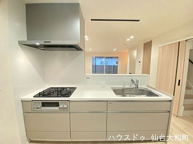 シンプルで使いやすい『タカラスタンダード』製のシステムキッチン