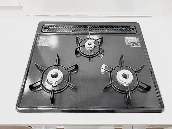 効率よく同時に調理ができる3口コンロ
