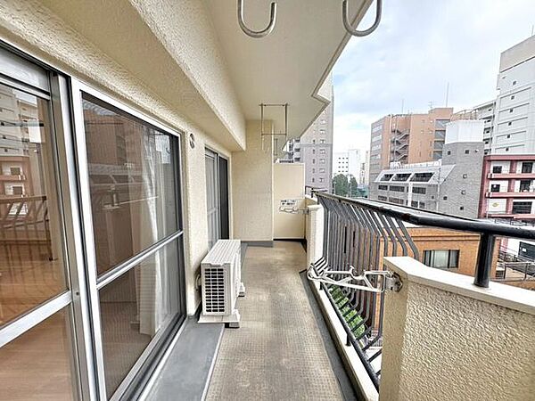 陽当たりの良いバルコニーです