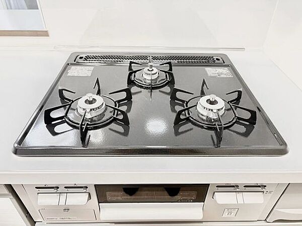 料理を効率よく楽しめる三つ口コンロ♪