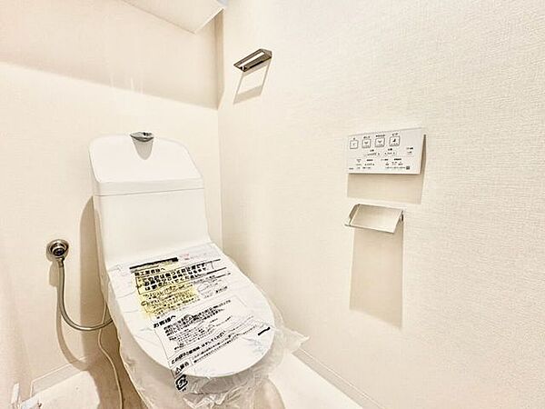 壁付けリモコンで操作しやすい温水洗浄便座