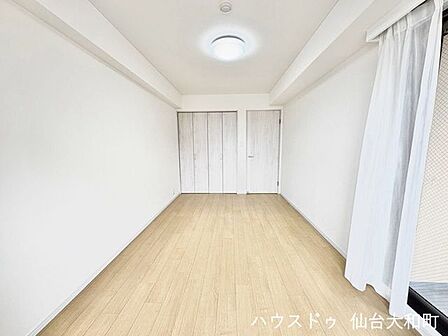 明るい内装の洋室♪お気に入りの家具を置いてプライベート空間に+*