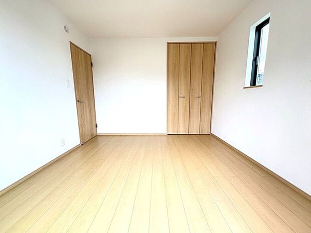 空間を広く使える居室収納も全部屋についています♪