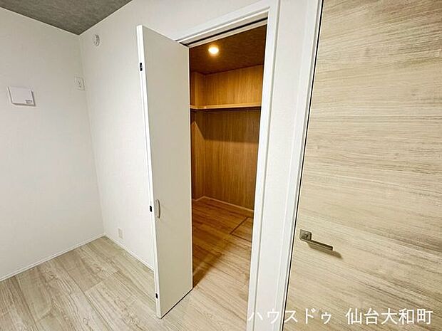 さらに納戸には扉付きウォークインクロゼットも備えました+＊♪