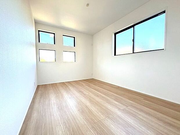 遊び心のある窓デザイン。*♪お部屋で過ごす時間が楽しくなりますね