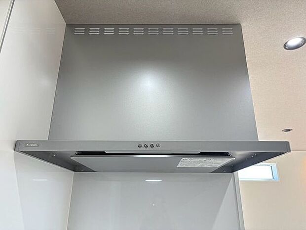スタイリッシュな薄型フラットレンジフード