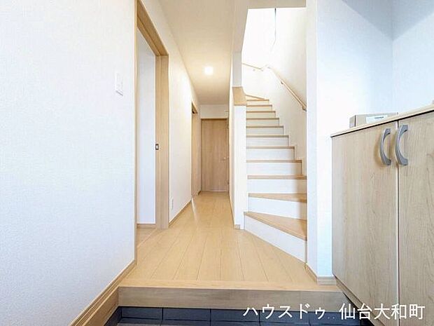 家族を見送り、出迎えてくれる玄関♪