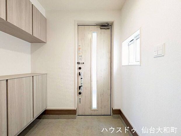 約60足の靴が収納できる大容量のシューズボックス