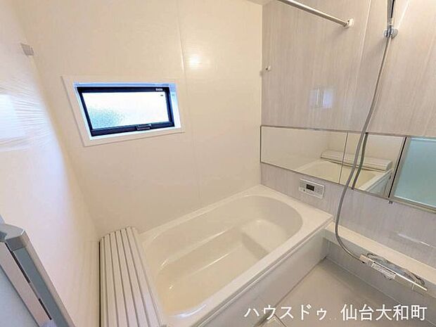 窓付きで換気も◎な浴室