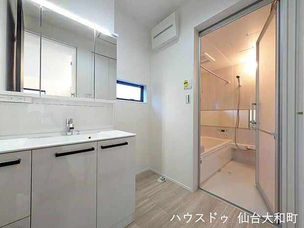 明るい洗面空間