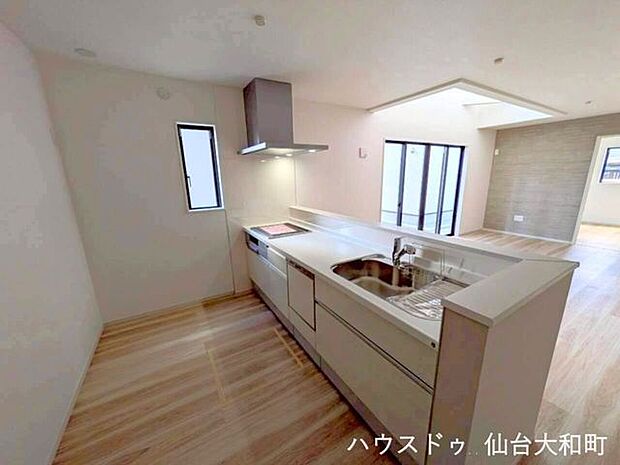 家族やお友達との会話もはずむ対面キッチン(^^♪