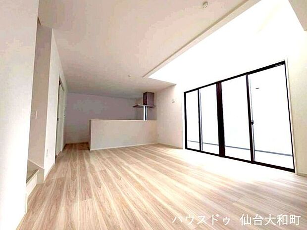 広さ約17帖のリビングダイニングは、お友達が来てもゆったりとくつろげます◎