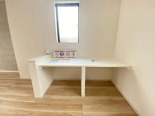 【スタディカウンター】お子様が宿題をしたり、親御さんがPCやタブレットを使ったり、マルチに使えるスペース+*