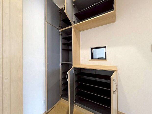 シューズボックスには、約40足収納+*