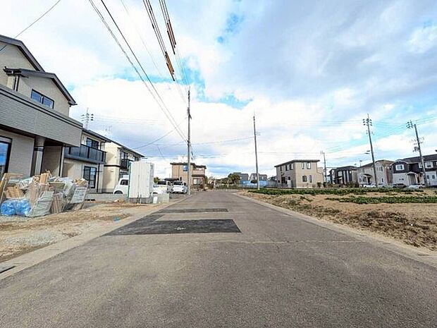 前面道路:南側 約6.0m